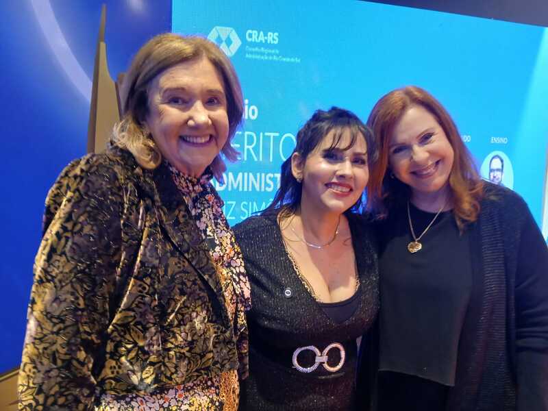 ENTREGA DO PRÊMIO MÉRITO EM ADMINISTRAÇÃO